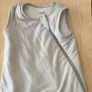 EUC Small Kyte Baby Light Gray Sleeveless Sleep Sack